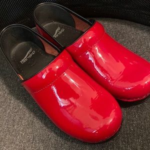 Dansko Red Patent Clogs Sz 39